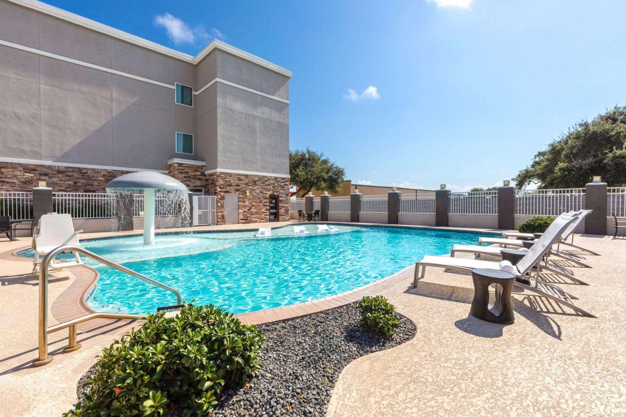 La Quinta By Wyndham Rockport - Fulton Hotell Exteriör bild